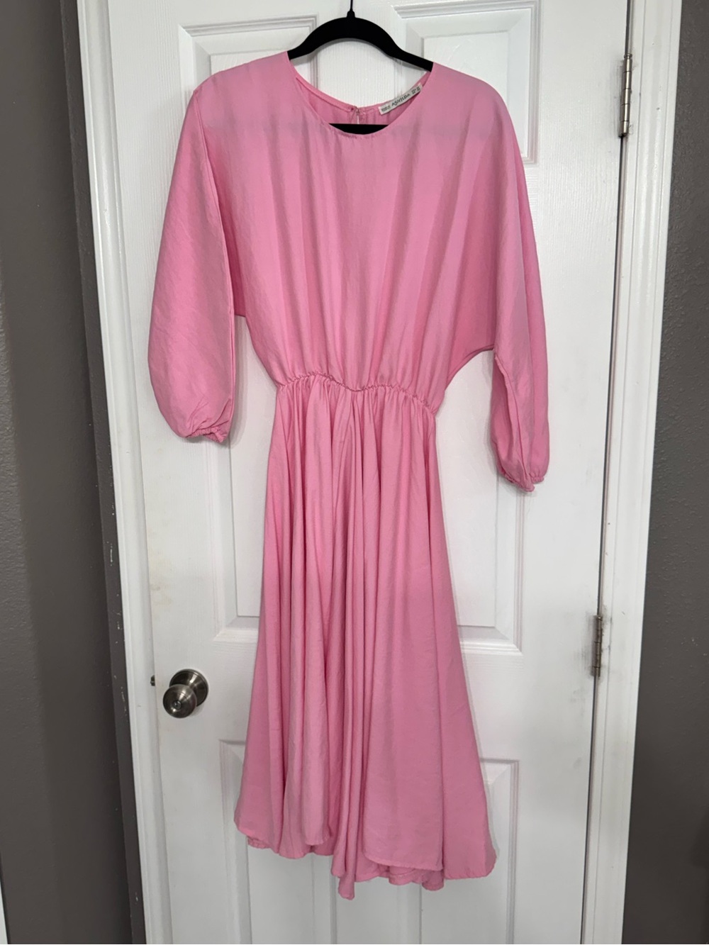 Elegant Pink Midi Dress with Cinched Waist M